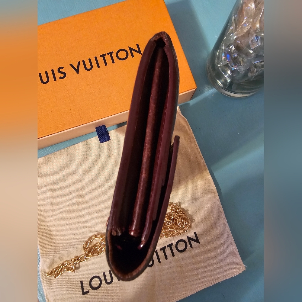Louis Vuitton Monogram Vernis Sarah Wallet - Picture 5 of 14